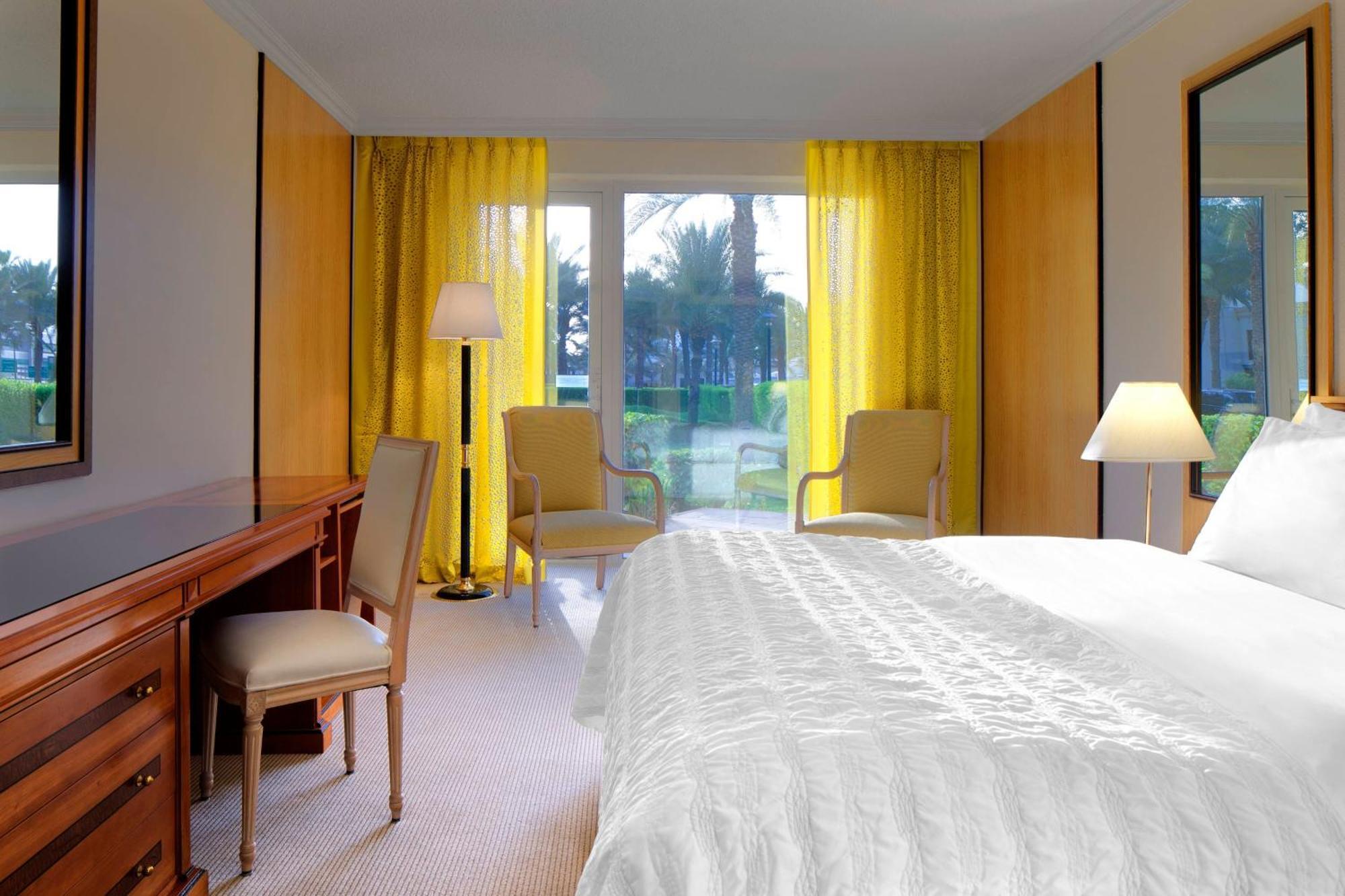 Le Meridien Dubai Hotel & Conference Centre Exterior foto A room at the Westin Palace, Madrid